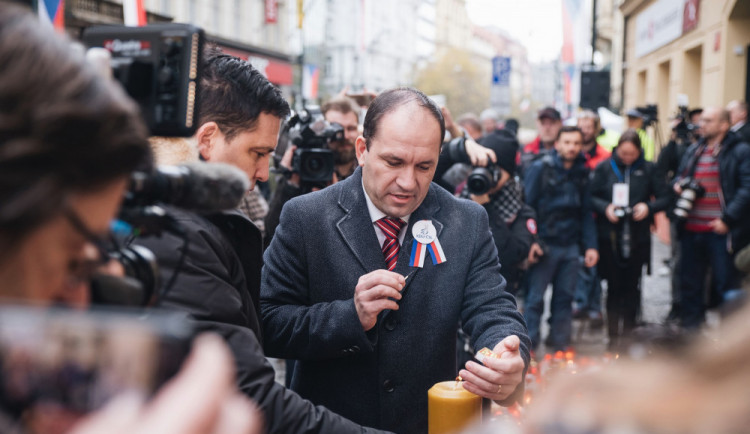 Lidovci si dnes zvolí nového šéfa, kandidáti jsou tři