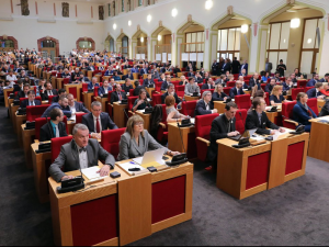 Strany pražské koalice se přou o zakázku dopravního podniku