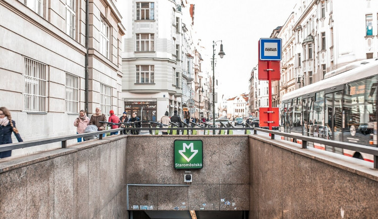 Servis souprav metra za 14,6 miliardy korun? Praha nechá zakázku prověřit