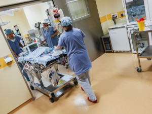 Nemocnice v Motole zakázala návštěvy na oddělení LDN kvůli chřipce