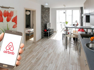 Praha schválila požadavky na změny zákonů ohledně Airbnb