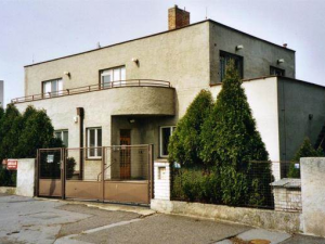 Stát prodal Havlovu vilu na Barrandově za 22 milionů.