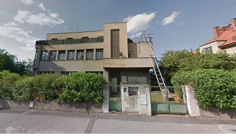 Stát prodal Havlovu vilu na Barrandově za 22 milionů.