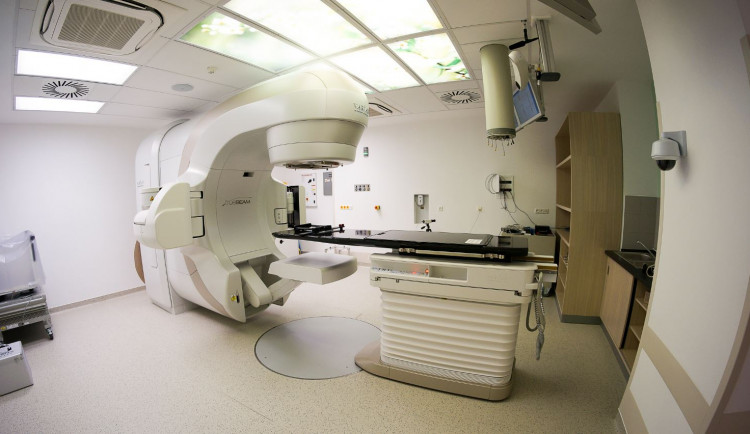 Nové přístroje v Motole zkrátí dobu ozařování pacientů na minuty. Sníží se i počet nutných návštěv