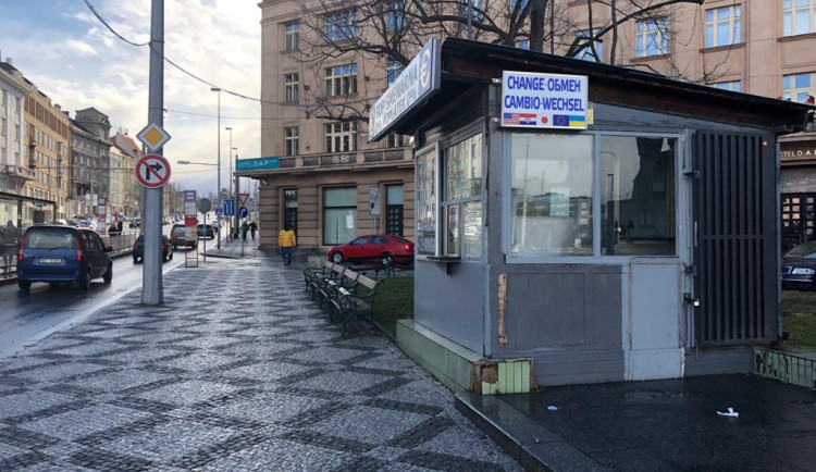 Z Vítězného náměstí zmizí nevzhledná směnárna. Vlastník na stánek nemá právo od roku 2013