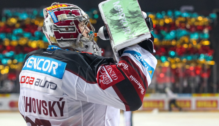 Gólman Matěj Machovský středeční zápas nedohrál.