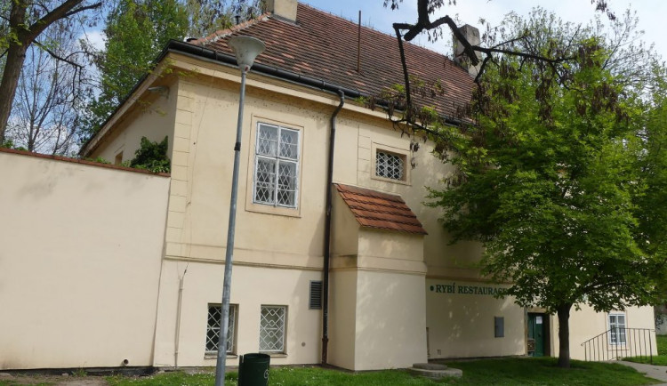 Radní ruší výběrko na provozovatele Rybářského domečku. Nechceme z něj luxusní restauraci, říkají.