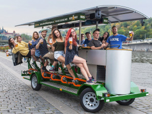 Pivní vozítka v Praze končí. Zákaz vjezdu pro ně začne platit příští víkend