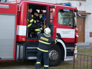 Při ranním požáru v kanceláři v centru Prahy zemřel muž