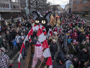 FOTOGALERIE: V Praze vrcholí Žižkovský masopust. Podívejte se na fotky z průvodu