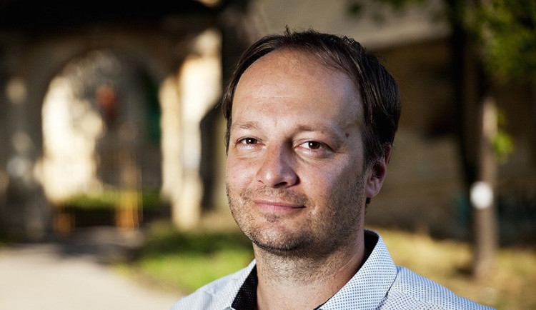 V Praze budou mandáty obhajovat senátoři Smoljak a Láska.