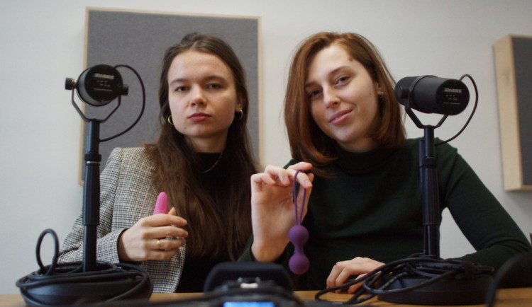 Chceme lidem dodat odvahu nestydět se za věci, které jsou přirozené, říkají autorky podcastu Vyhonit ďábla
