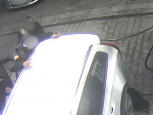 VIDEO: Kriminalisté dopadli muže s kradeným autem. Z benzinky chtěl ujet bez placení
