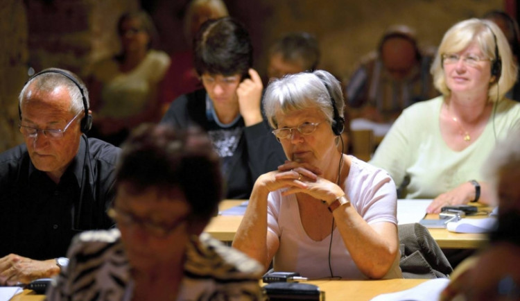 Masarykova univerzita kvůli hrozbě koronaviru dočasně přerušuje výuku univerzity třetího věku