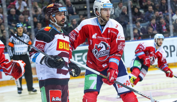 Sparta v prodloužení porazila domácí Pardubice 2:1.
