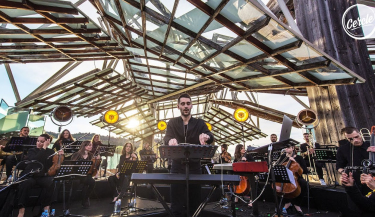 Techno a orchestr? Francouzský mág Worakls předvede v Brně jedinečnou fúzi dvou hudebních světů