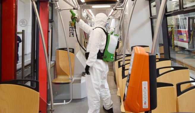 Dopravní podnik dezinfikuje autobusy, na řadu by mohlo přijít také metro.