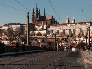 Pražský hrad uzavřel návštěvnické a výstavní objekty. Střídání stráže je zrušeno