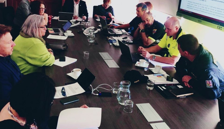 Jednání krizového štábu.