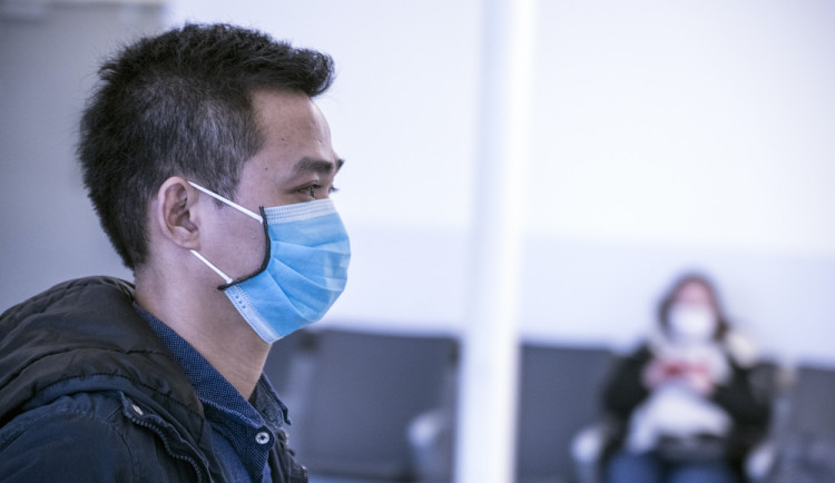 Česko zatím nemá žádného pacienta uzdraveného z nového koronaviru. Vyléčení musí potvrdit dva odběry