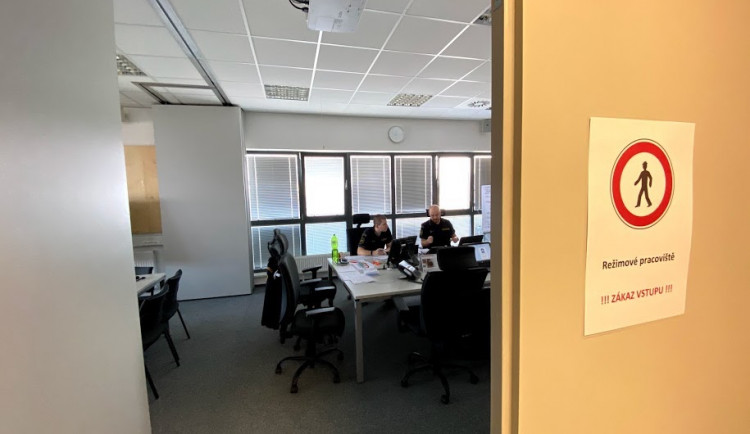 Pět pražských hasičů má pozitivní test na koronavirus. Mimo službu je jedna směna