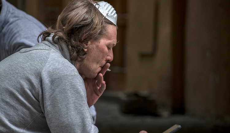 Lidem bez roušky hrozí desetitisícová pokuta. Strážníci jich v Praze přistihli asi čtyři tisíce