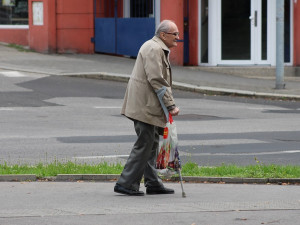 Vyhrazený čas pro seniory se opět mění. Ti mohou ode dneška nakupovat mezi osmou a desátou