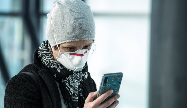 Počet lidí nakažených koronavirem v České republice překročil dva tisíce