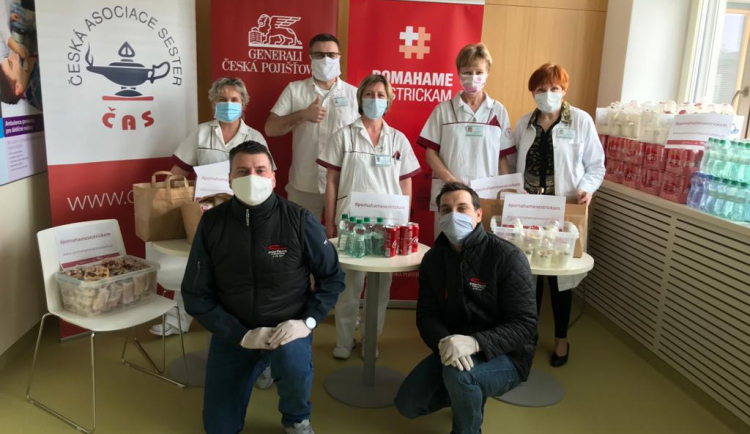 Pomáháme sestřičkám. Nová iniciativa materiálně i morálně podporuje zdravotní sestry