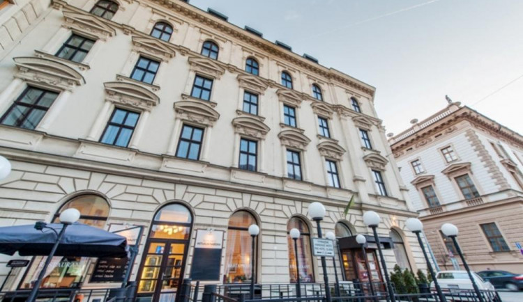 Konec jedné ikony. Slavný brněnský hotel Slavia ukončil provoz