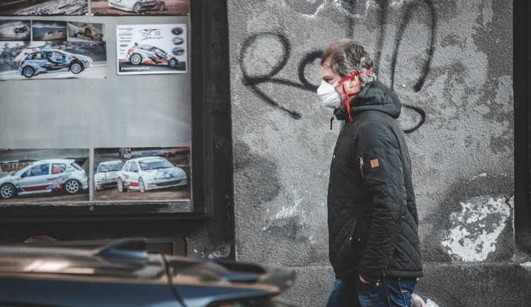 Počet potvrzených nakažených stoupl na jihu Moravy na 172, přes noc přibylo 16 případů