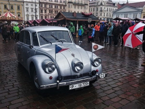 Na první expedici vyjížděli oba cestovatelé stylově v legendární Tatře Hanzelky a Zikmunda,