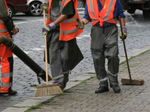 V Praze dnes začalo čištění ulic. Řidiči nemusejí přeparkovávat