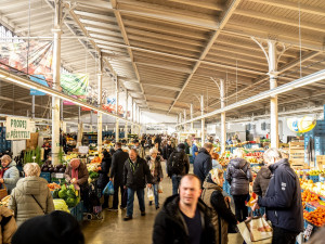 Zeleninový trh v Pražské tržnici otevírá výdejní okénka