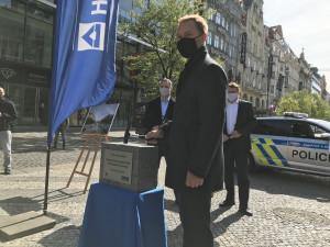 VIDEO: Slavnostní zahájení rekonstrukce Václaváku dnes dopoledne rozháněli policisté