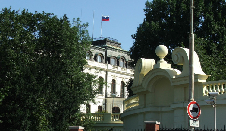 Ruská ambasáda nebude sídlit na Němcovově náměstí, přesunulo sídlo