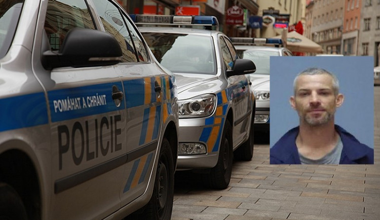 Pražští policisté od včerejšího odpoledne pátrají po čtyřiatřicetiletém vězni.