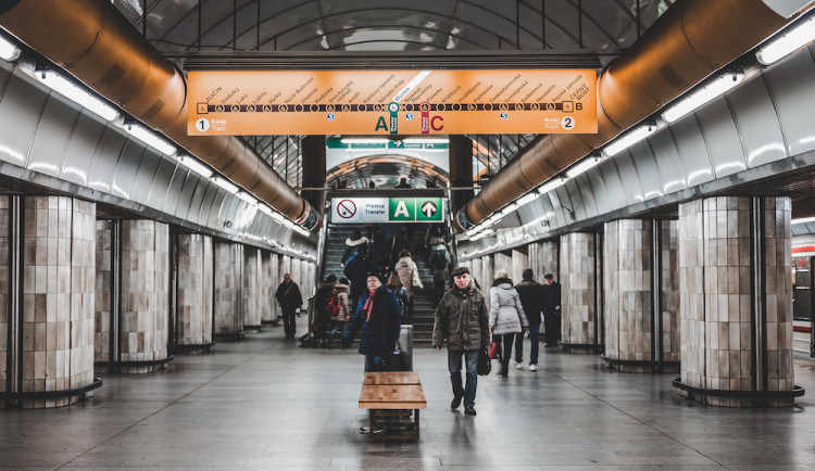 Metro mezi Můstkem a Muzeem na trase A je pokryto signálem