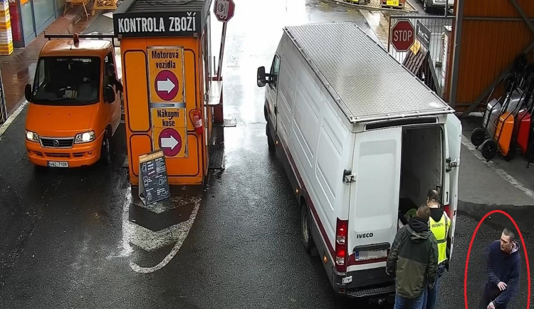 Policie hledá zloděje z videozáznamu.