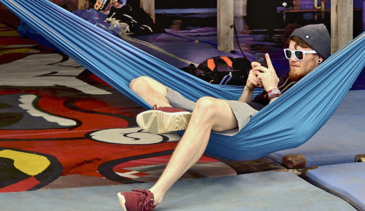 Mladík chtěl být hvězdou sociálních sítí. Vymyslel si, že ve firmě na Brněnsku pracují nakažení koronavirem. Nyní mu hrozí vězení