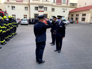 Šéf hasičů se loučil před nastoupenou jednotkou. Od května se přesouvá na generální ředitelství.