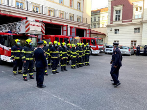 Šéf hasičů se loučil před nastoupenou jednotkou. Od května se přesouvá na generální ředitelství.