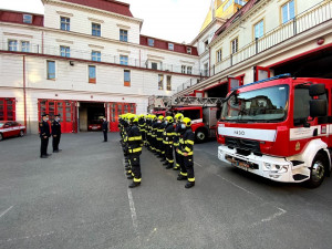 Šéf hasičů se loučil před nastoupenou jednotkou. Od května se přesouvá na generální ředitelství.