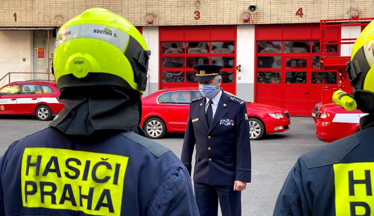 Šéf hasičů se loučil před nastoupenou jednotkou. Od května se přesouvá na generální ředitelství.