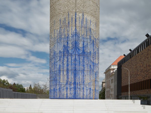 FOTO, VIDEO: Z výduchu u Stromovky se stalo umělecké dílo. Dokončeno bude v květnu