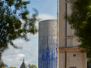 FOTO, VIDEO: Z výduchu u Stromovky se stalo umělecké dílo. Dokončeno bude v květnu