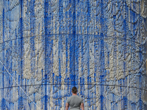 FOTO, VIDEO: Z výduchu u Stromovky se stalo umělecké dílo. Dokončeno bude v květnu