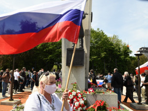 FOTOGALERIE: Čeští sympatizanti ruského motorkářského klubu Noční vlci přijeli na Olšanské hřbitovy