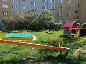 FOTO: Praha 10 revitalizuje dětská hřiště, do rekonstrukcí investovala už 700 tisíc