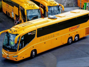 Z Florence odjel dnes ráno první autobus obnovené linky do Německa. Cestovalo v něm třináct lidí
